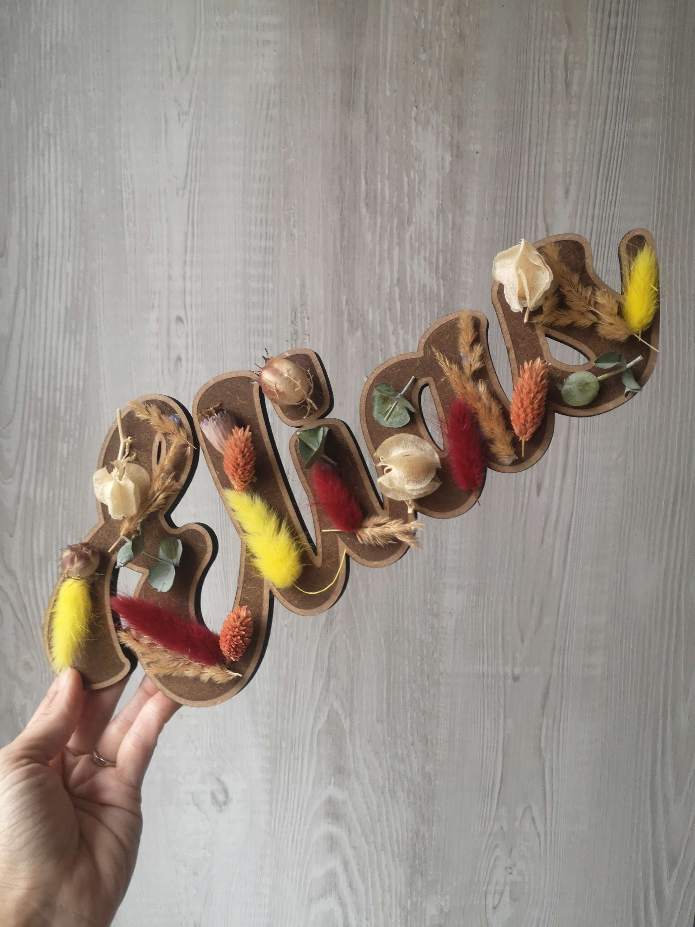 Prénom en bois fleuri