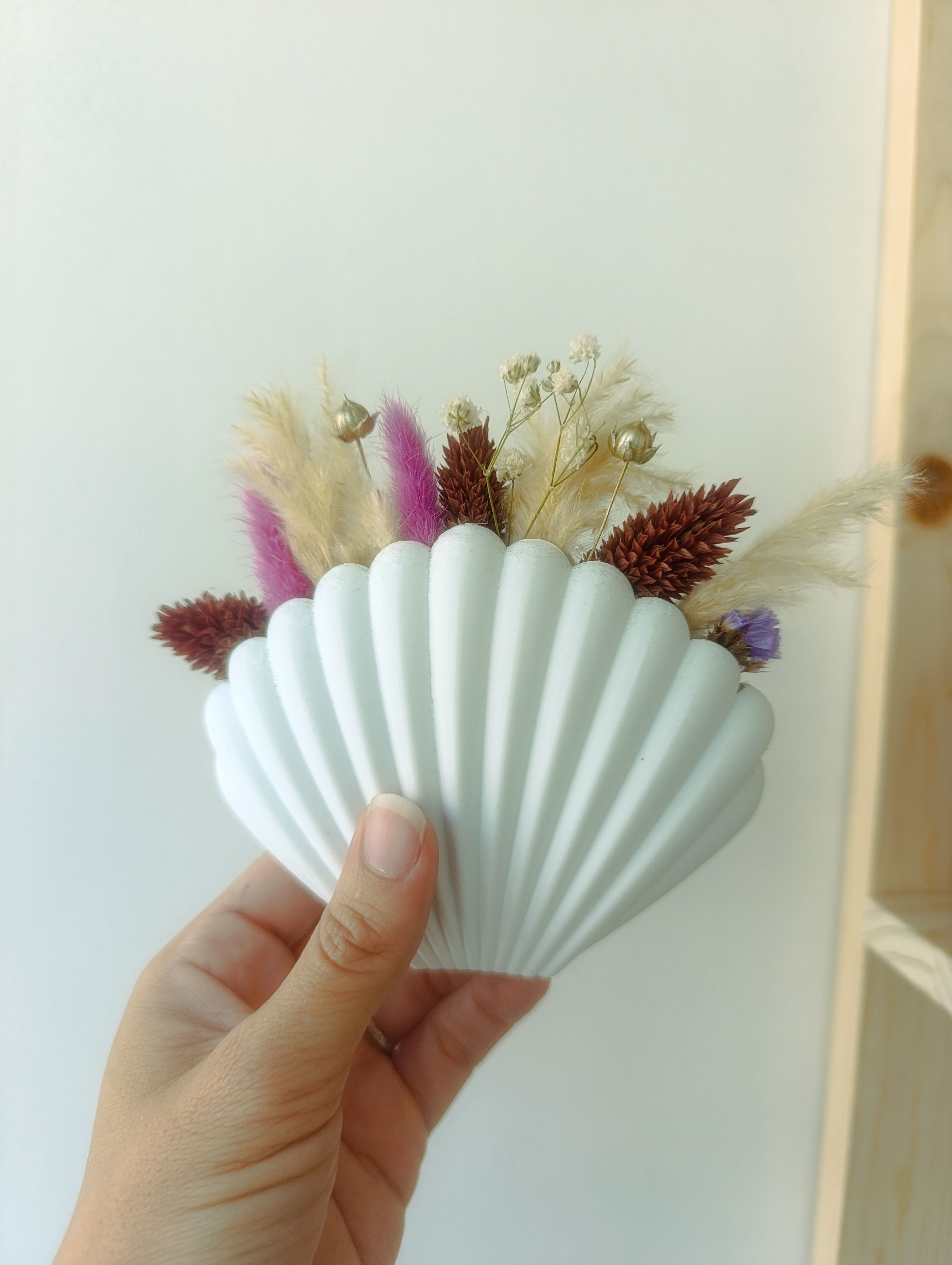 Vase coquillage avec fleurs séchées