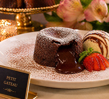 Sobremesa de chocolate e elegância.png