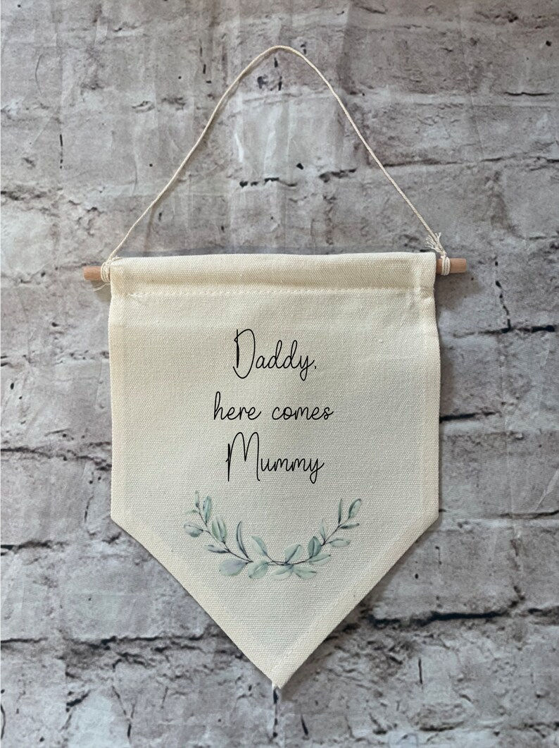 Thumbnail: Daddy here comes Mummy sign, -Pennant leaf design