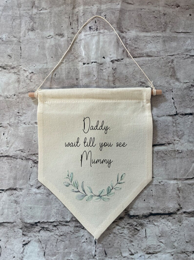 Daddy wait till you see Mummy sign, -Pennant leaf design
