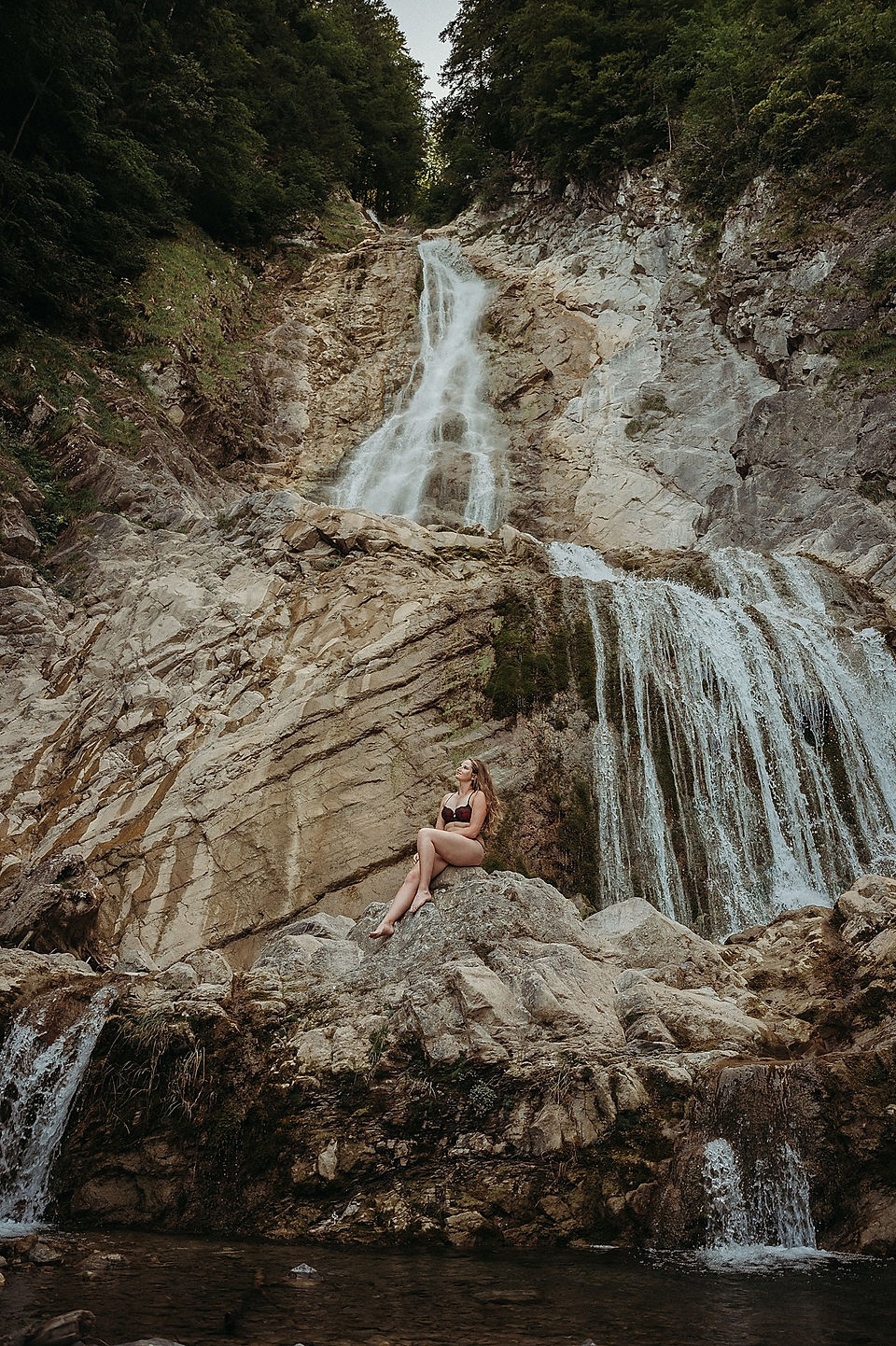Boudoir Shooting in der Natur am Wasserfall