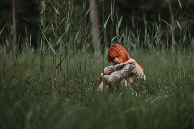 Sinnliche Boudoirfotos im Grünen