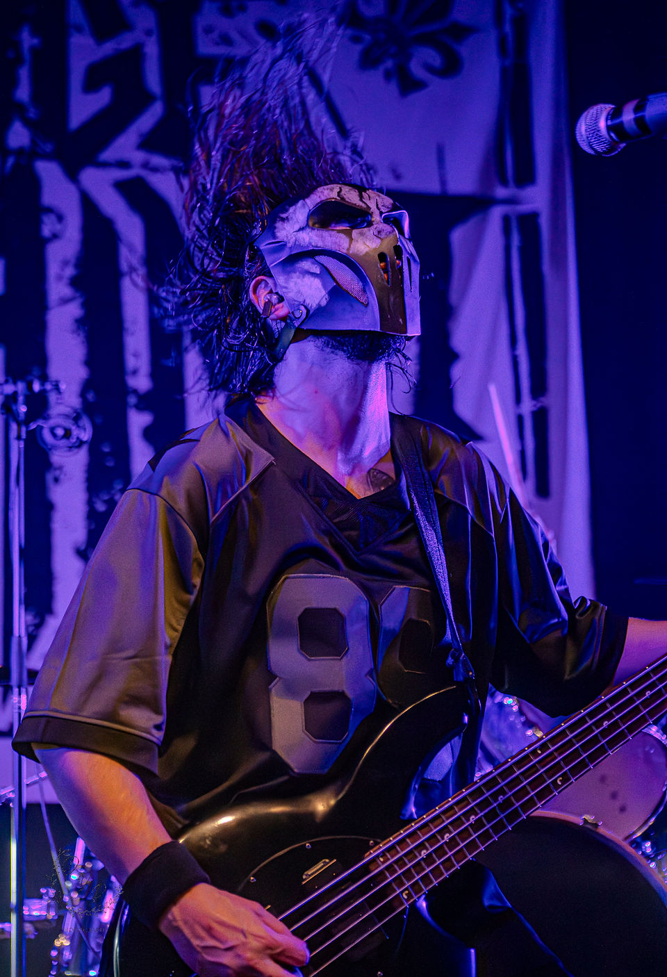 Rage Behind basse