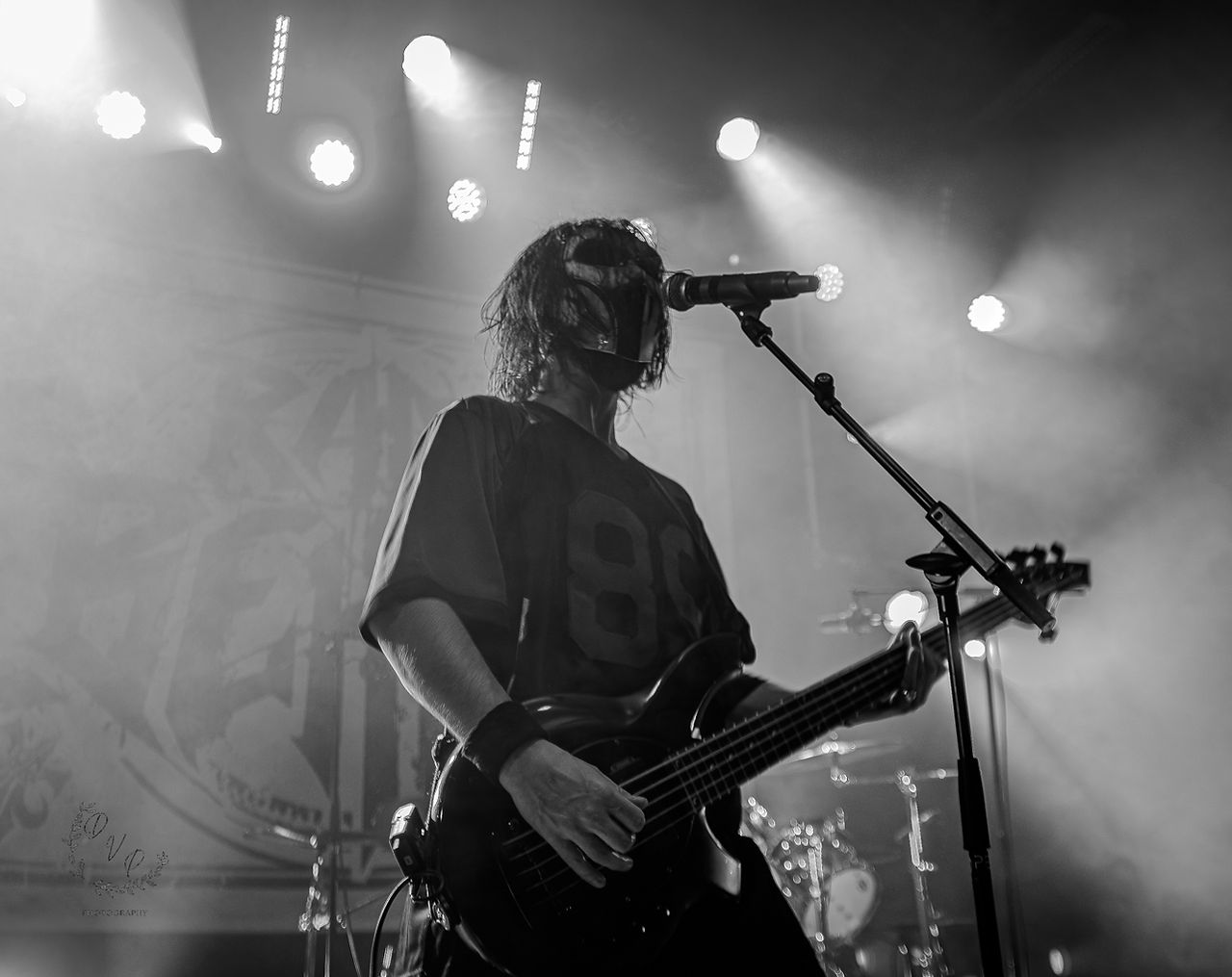 Rage Behind basse et chant