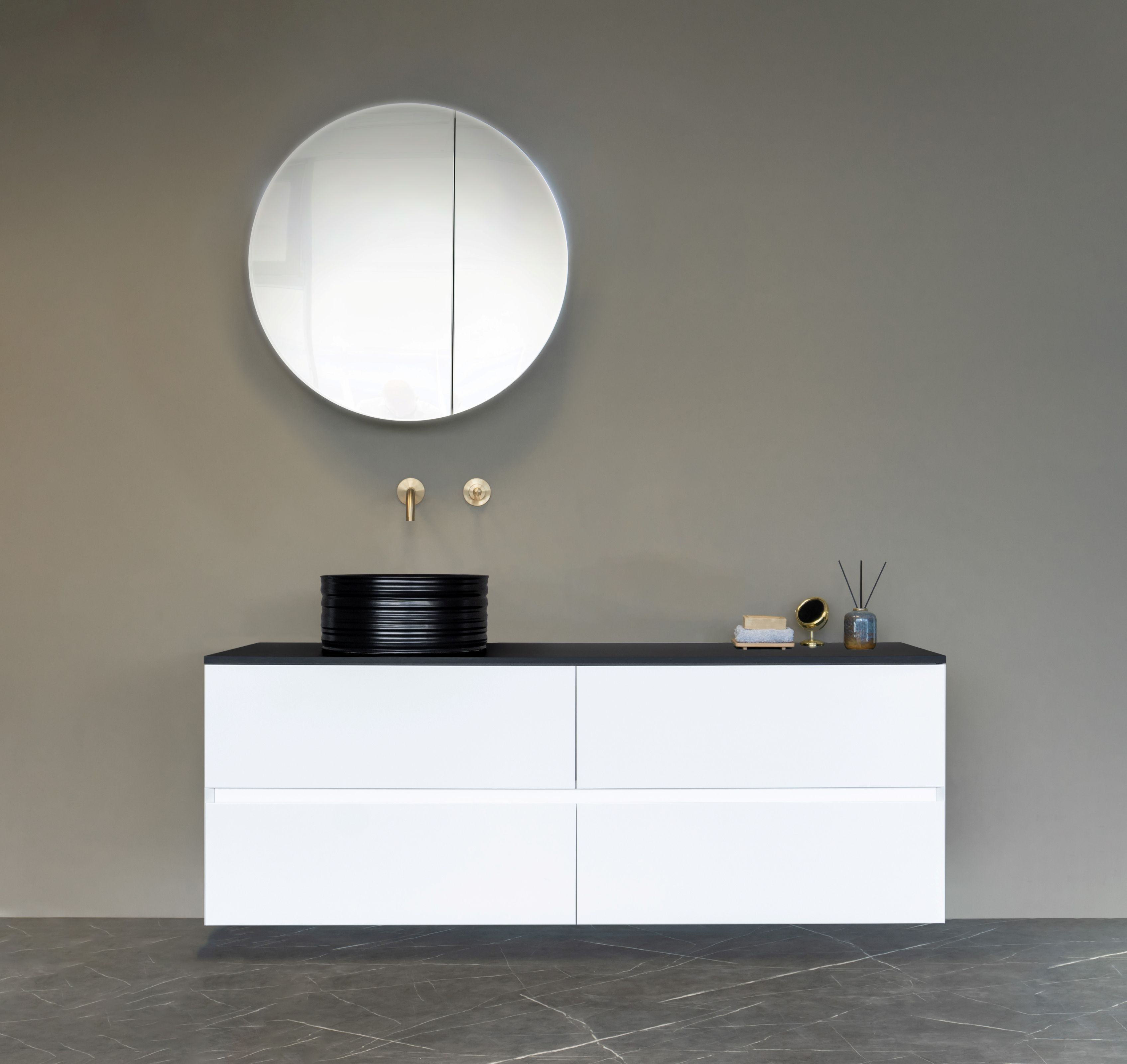 Koupelnová skříňka 170cm