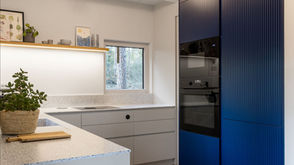 kuchyň na chatě v lese