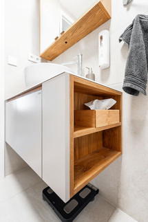 designová koupelnová skříňka
