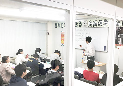 授業中_edited.jpg