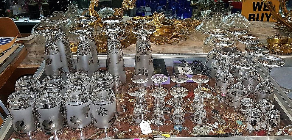 Thumbnail: Mid-Century Modern Glass Set