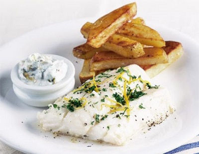 Healthy fish & chips with tartare sauce