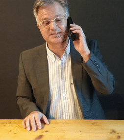 Tom_am_Telefon_gif5.gif