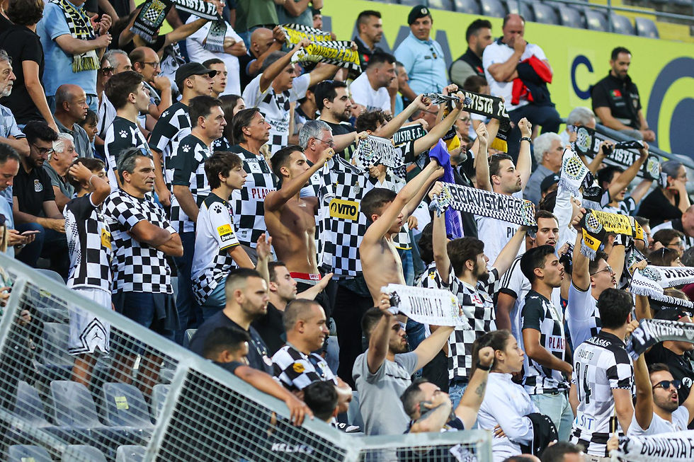 Boavista FC supporters during a 2021/22 fixture.