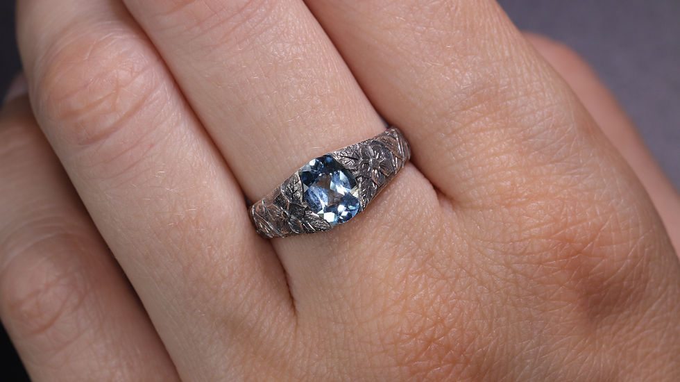 Miniature : Bague sculptée (Fleurs et Feuilles)