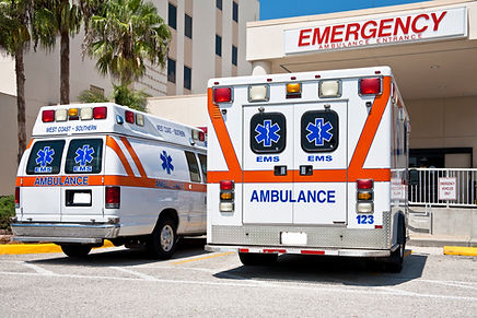 Ambulâncias de emergência estacionadas