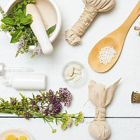 Outils d'apothicaire à base de plantes