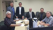 Sindimóveis-RS e membros da ASCORI em reunião na sede do sindicato