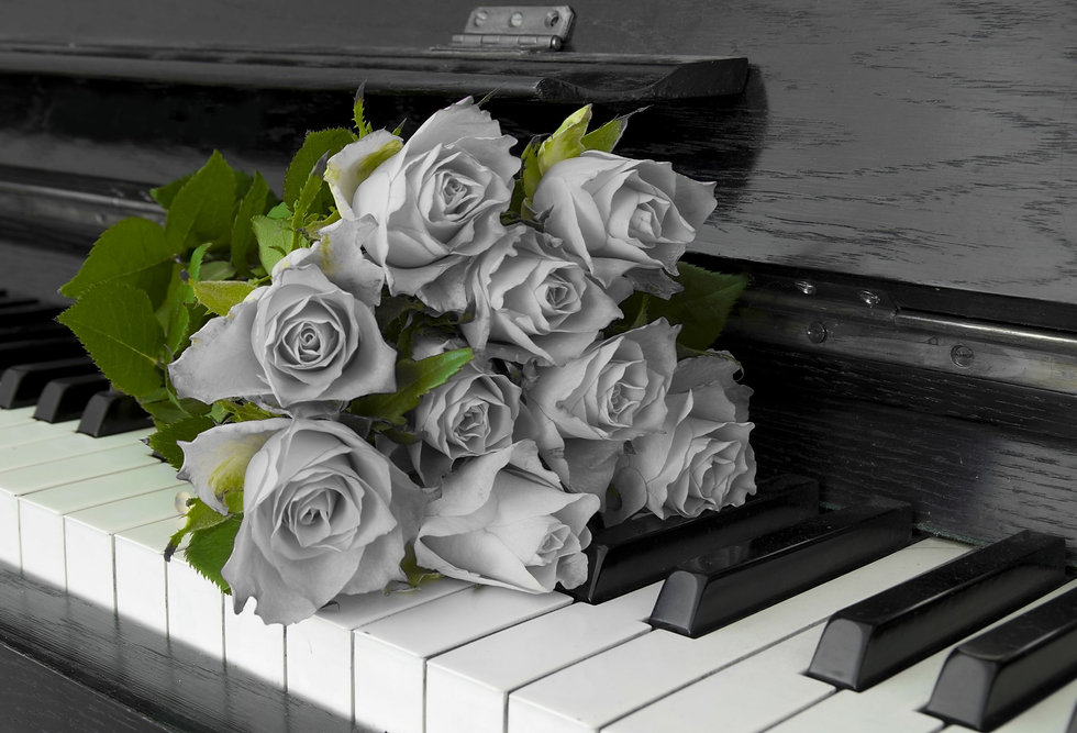 Unvergessen - Blumen auf dem Klavier