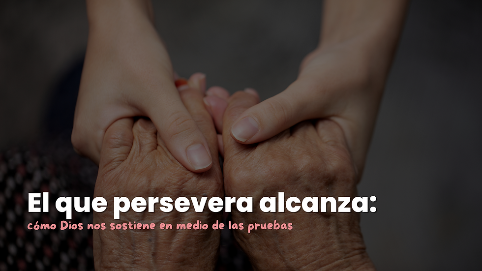 mujer joven sosteniendo las manos de una anciana