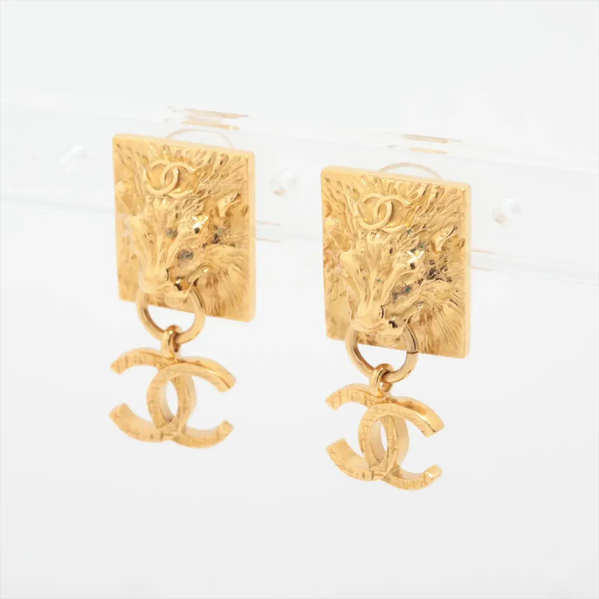 B105. Chanel Clip-on Earrings