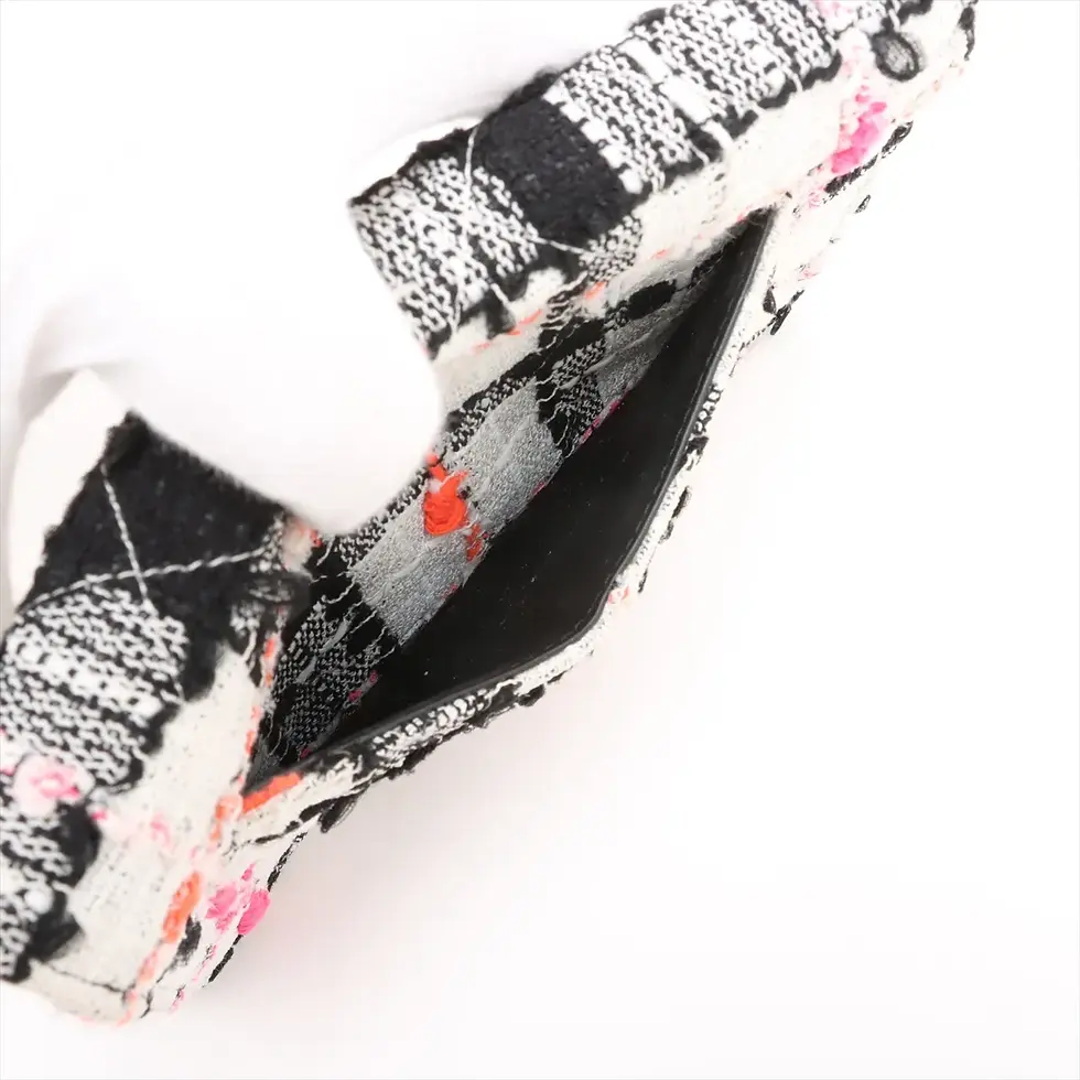 Thumbnail: B42. Chanel Tweed Wallet on chain