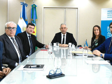 El ministro Alak se reunió con autoridades del Colegio de Abogados por la Ley de Víctimas