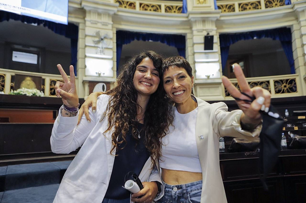 Latorre junto a la Intendenta de Quilmes, Mayra Mendoza.