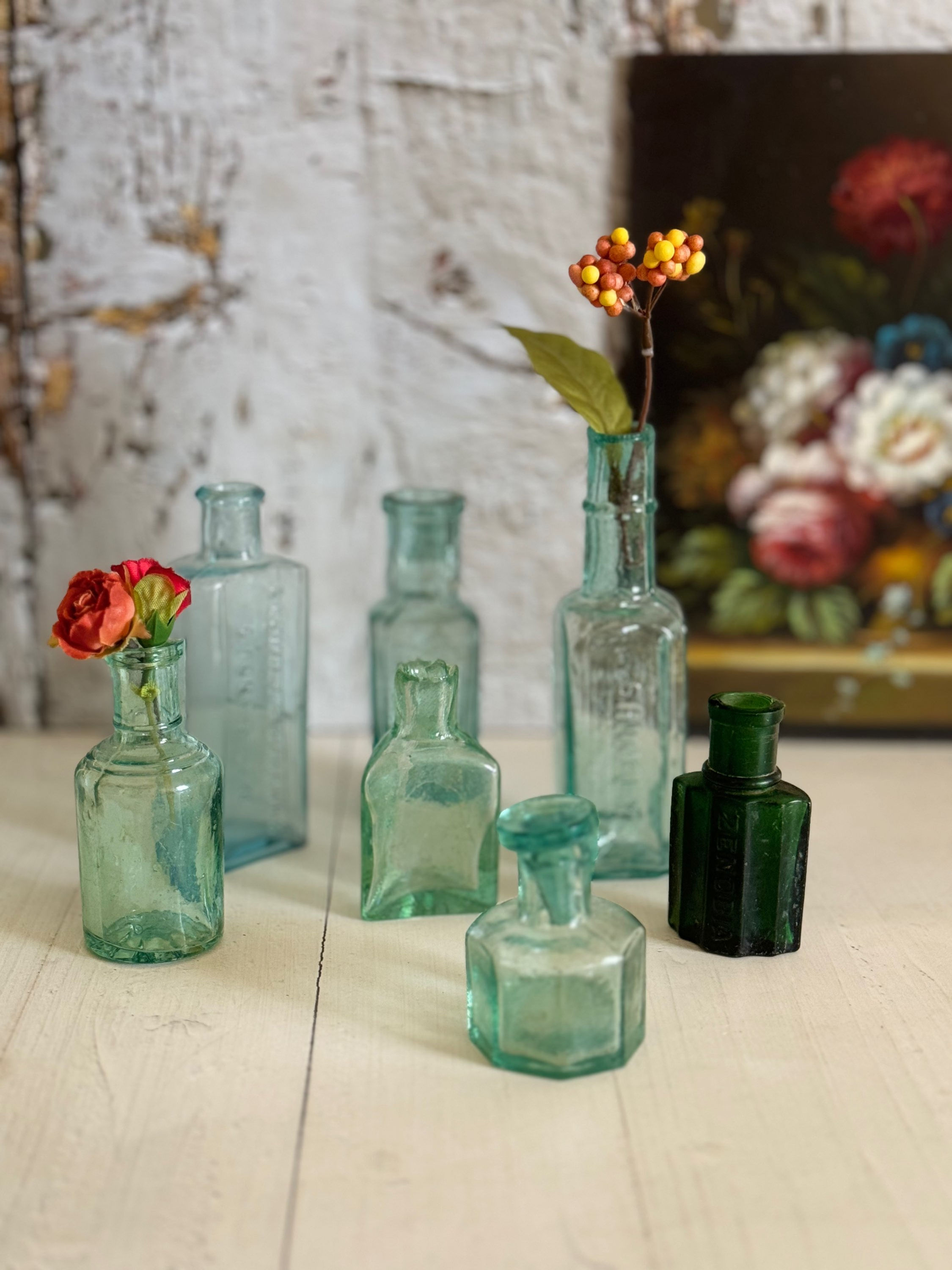 אקווה - אוסף בקבוקי דיו עתיקים, זכוכית ניפוח יד, בצבעים אקווה תכלת וירוק