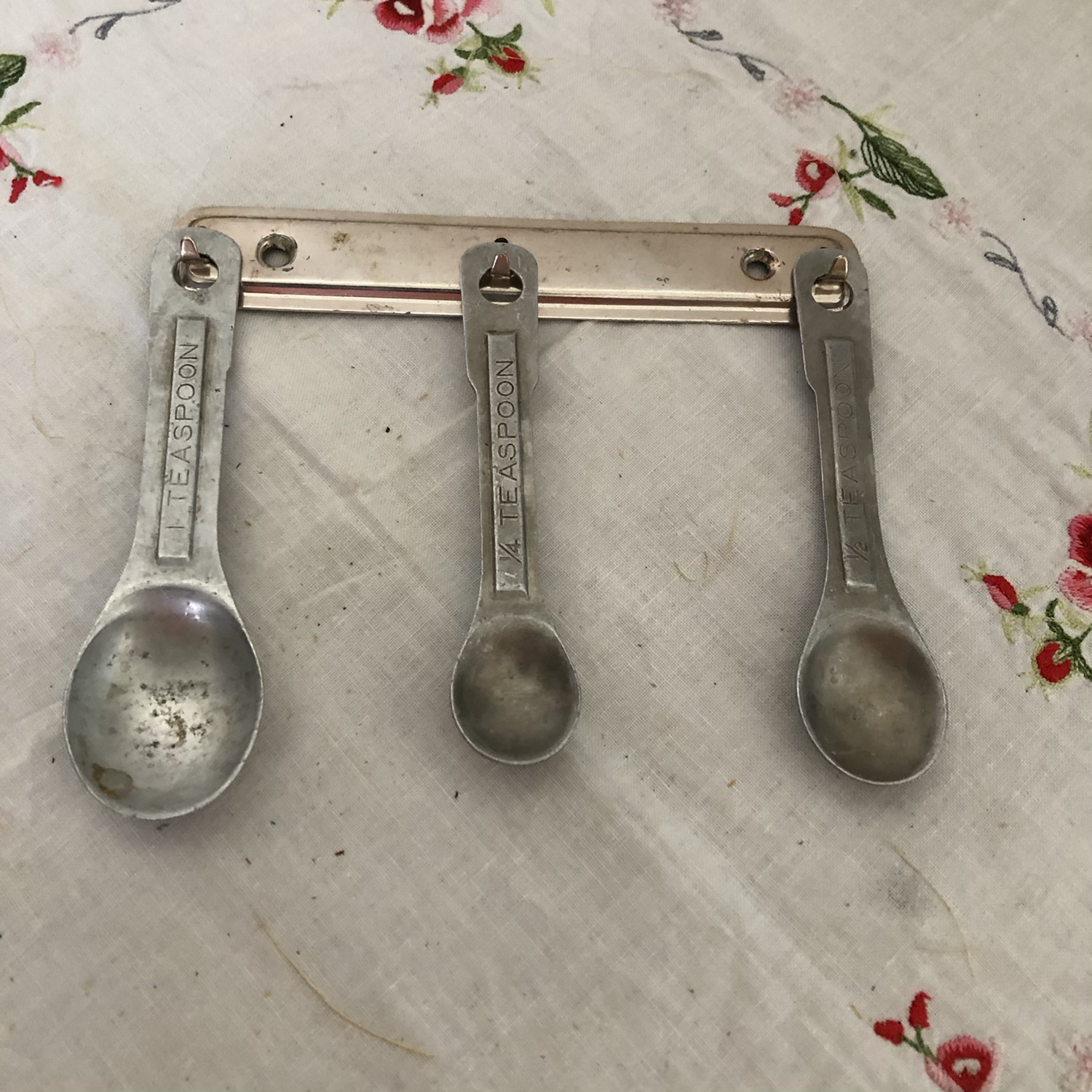 לימו - מתלה כפות עם שלוש כפות לבישול, אנודיז אלומיניום, אמריקאי שנות ה 50