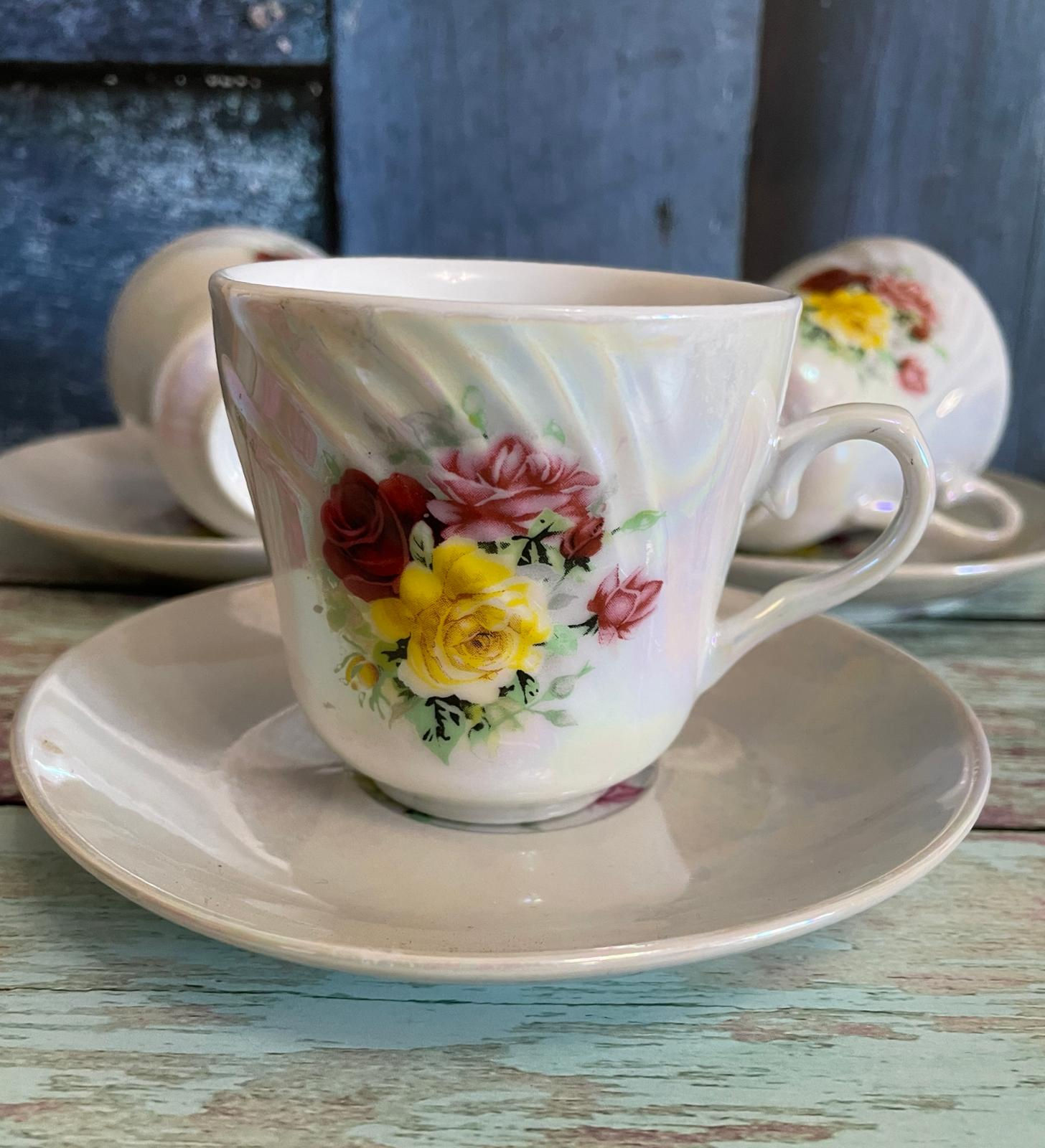 רוזנה - סט ספל ותחתית וינטג׳ עיטורי שושנים