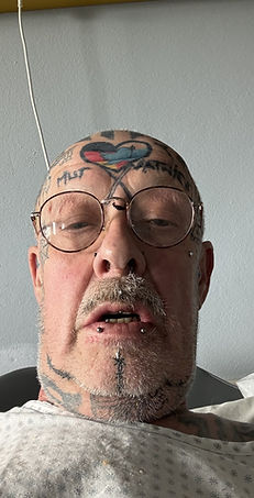 Nick im dem Krankenhaus nach Schwanz chirgurie 1230.JPG