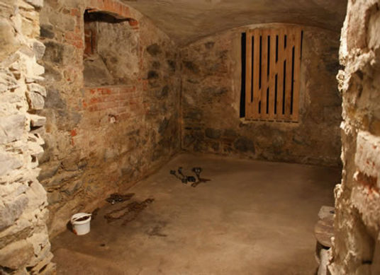 JVA_Großenhain_prison_Keller_Zelle.jpg