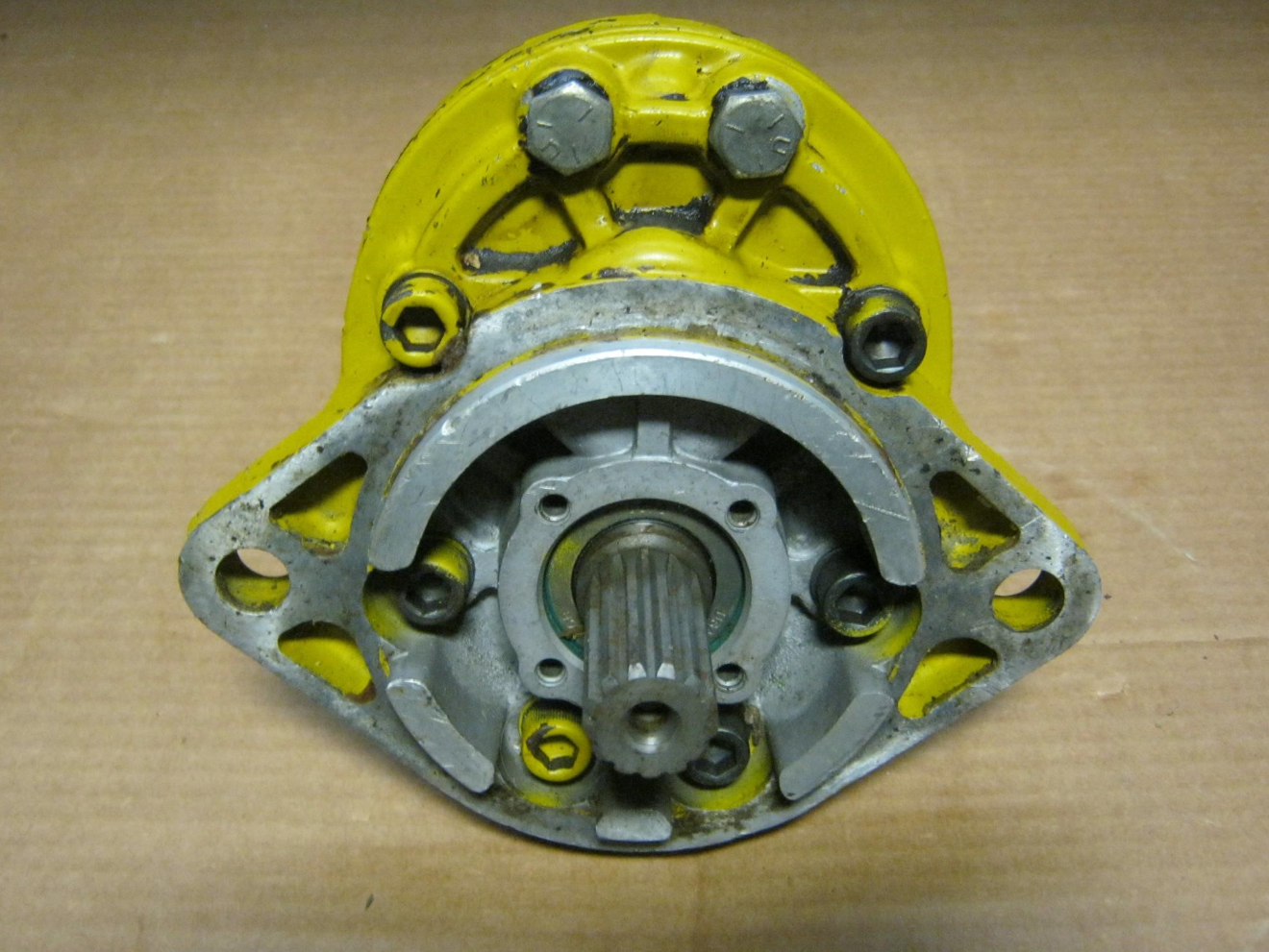 AG520082 Hydraulic Gear Pump 1.94