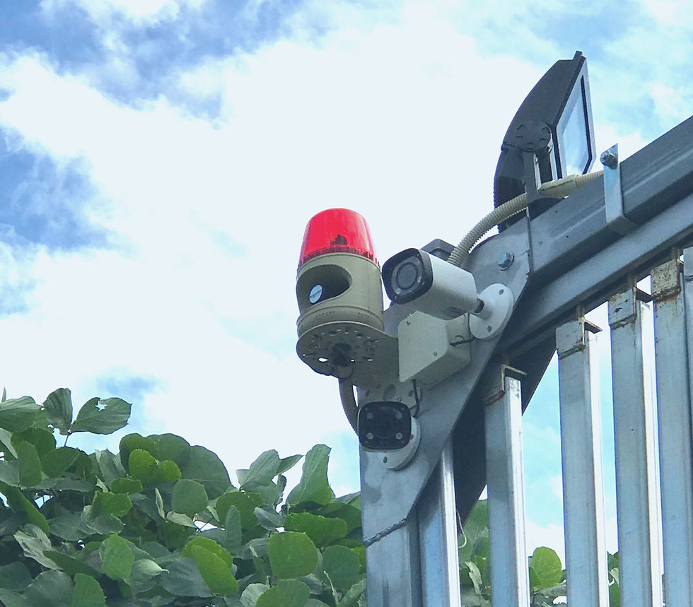資材置き場のパトライトサイレン
