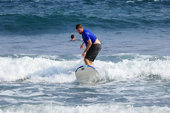 surfing playa el tunco el salvador