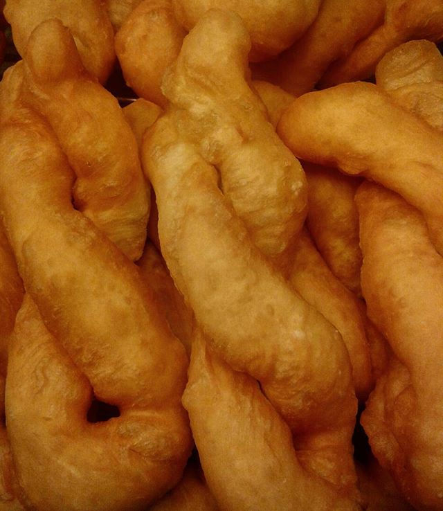 Fried doughy snacks