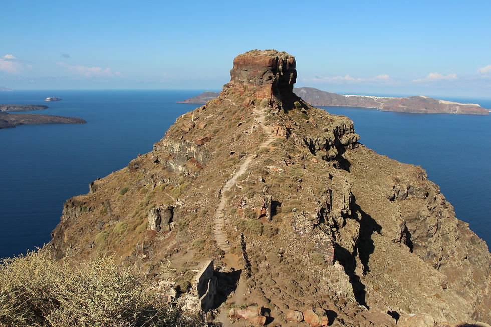 the trail to skaros, a must take hike in Santorni, Greece