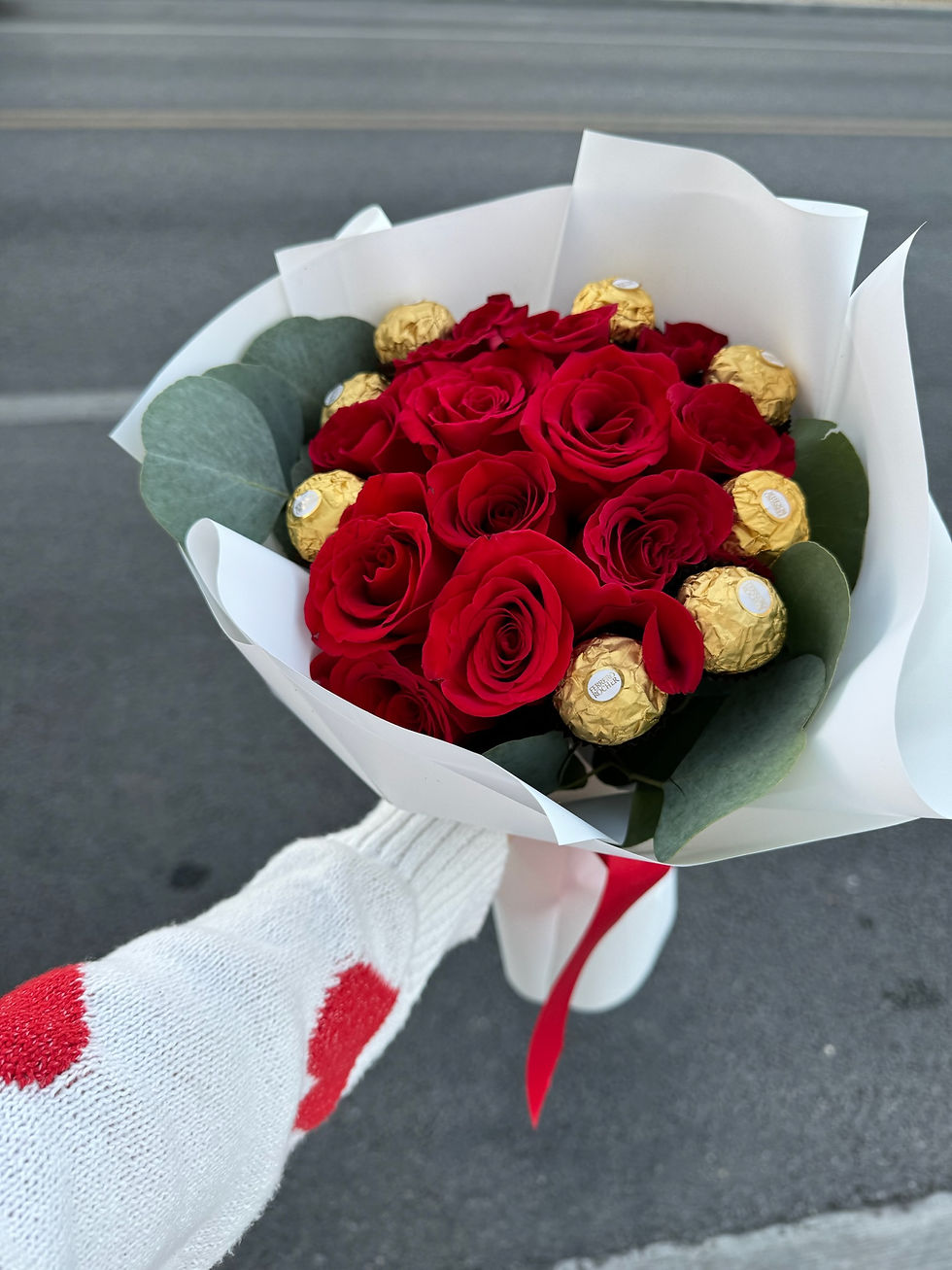 Roses and chocolates 
