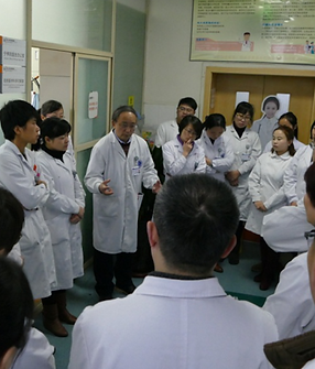 图片75 第一届安宁疗护培训班学员参加病房诊疗活动.png