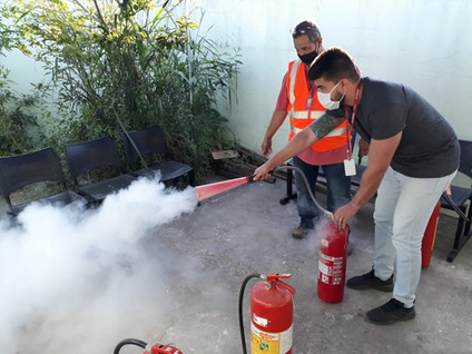 Gnosis promove capacitação de profissionais no combate a princípio de incêndio e primeiros socorros.