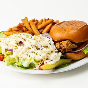 Burger au poulet - Frites et salade