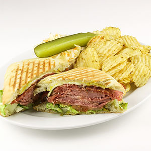 Panini viande fumée - Chips et chou