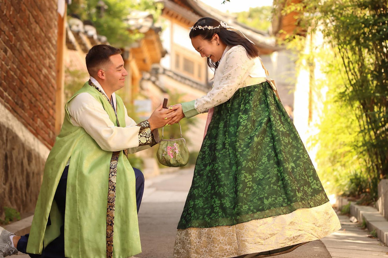 couple proposal hanbok bukchon hanok village