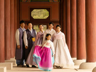 A Family Hanbok Session at Gyeongbokgung Palace with Seoul Photographer