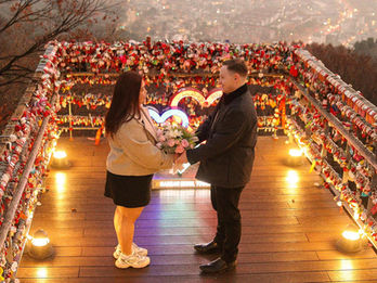 She Didn’t See It Coming: A Golden Hour Autumn Proposal at Namsan Tower, Seoul