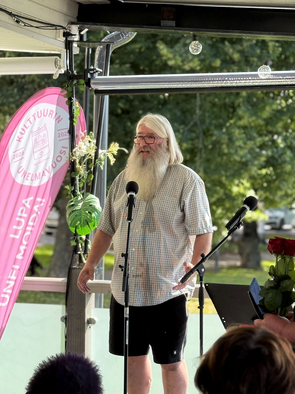 Mikko Ranta-Huitti pitämässä kiitospuhettaan.
