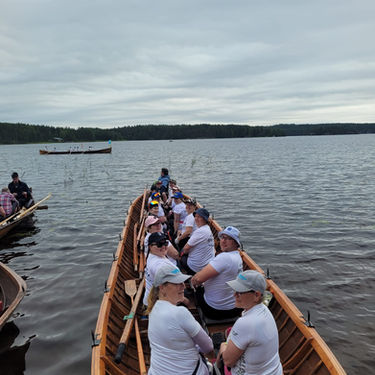 : Anonyymit Airodynaamikot valmiina soutuun! (Kuva Katja Seppänen).