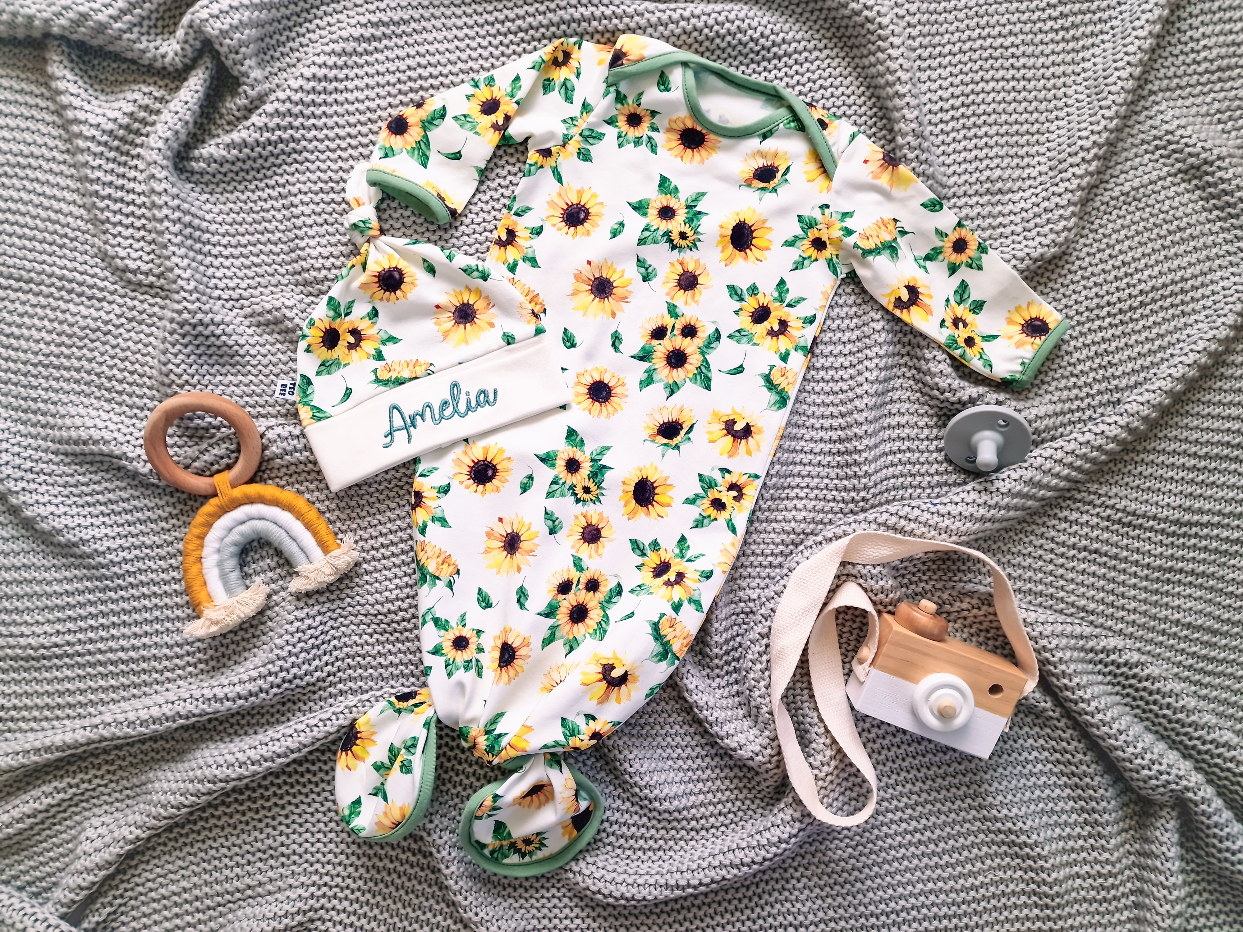 Sunflower pajamas with a knot and a hat with the child's name embroidered on it