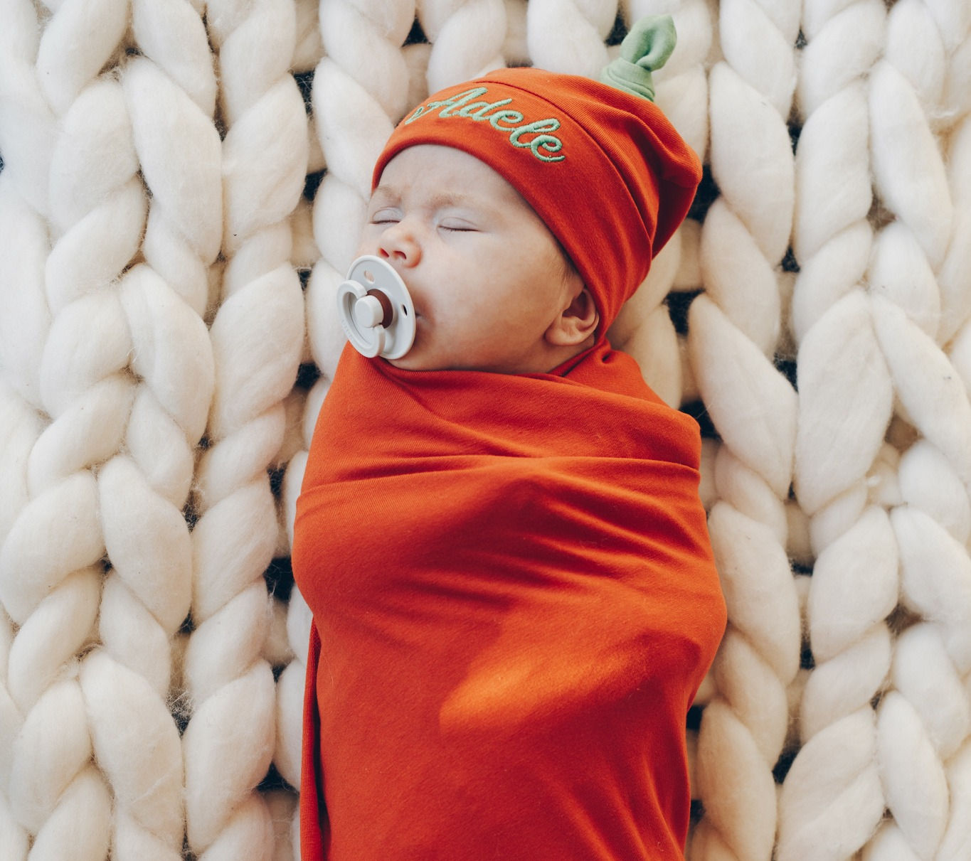 "Mazais ķirbītis" sedziņa un personalizēta cepurīte