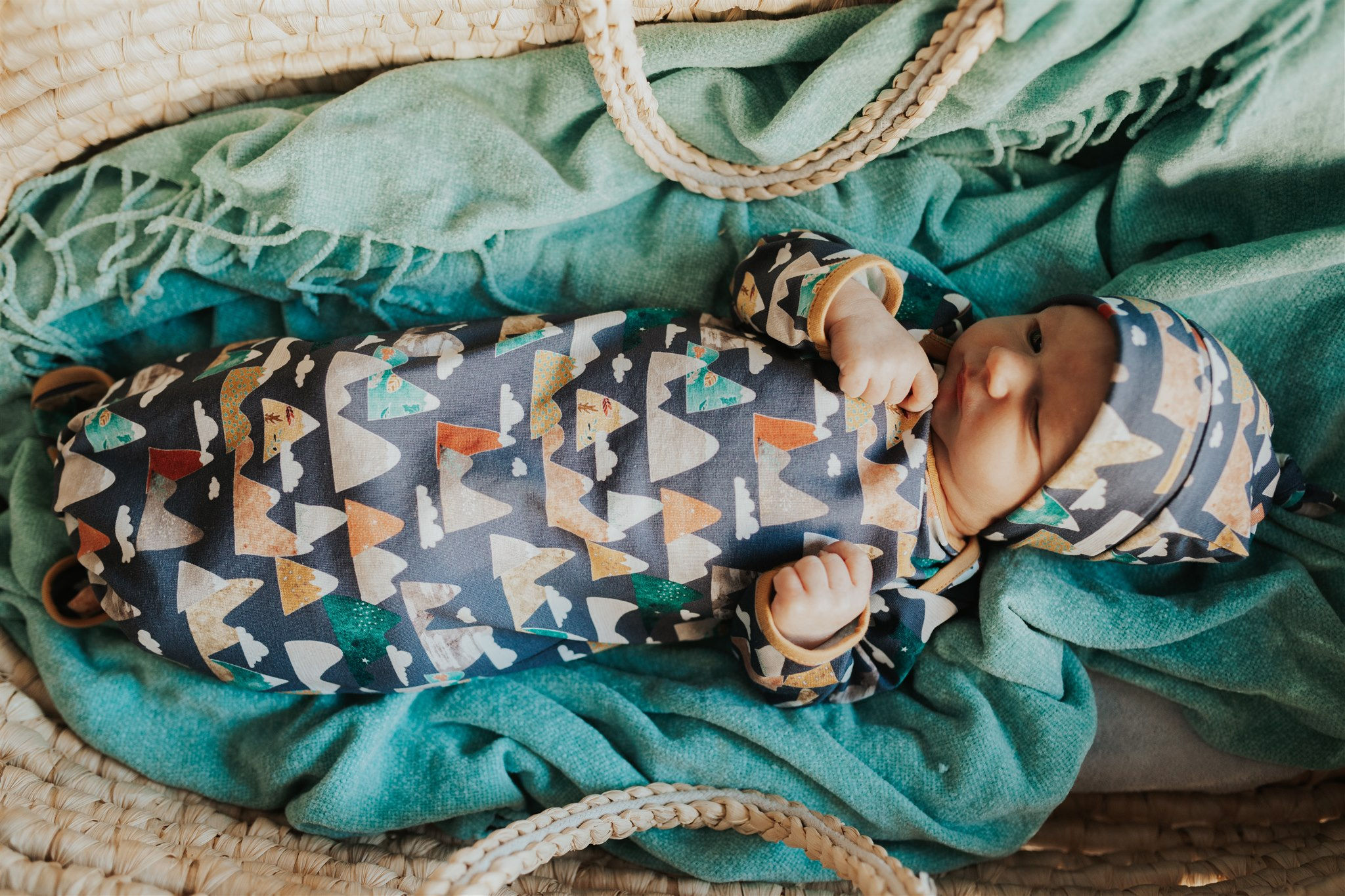 Kalnu dizaina pidžamma ar mezglu